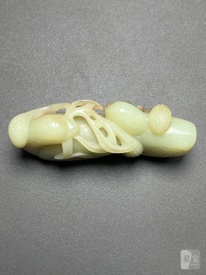 清乾隆  玉雕鸳鸯摆件（带木座） - 图7